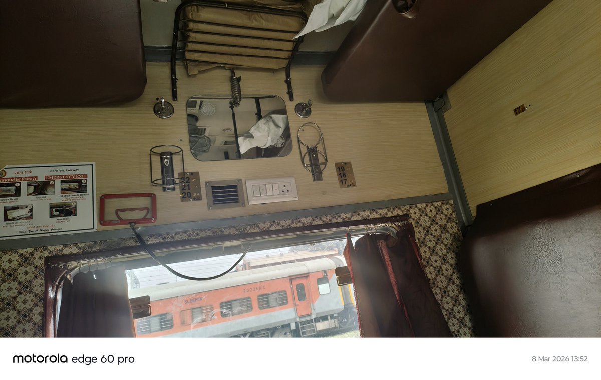 लव पांडेय tweet media