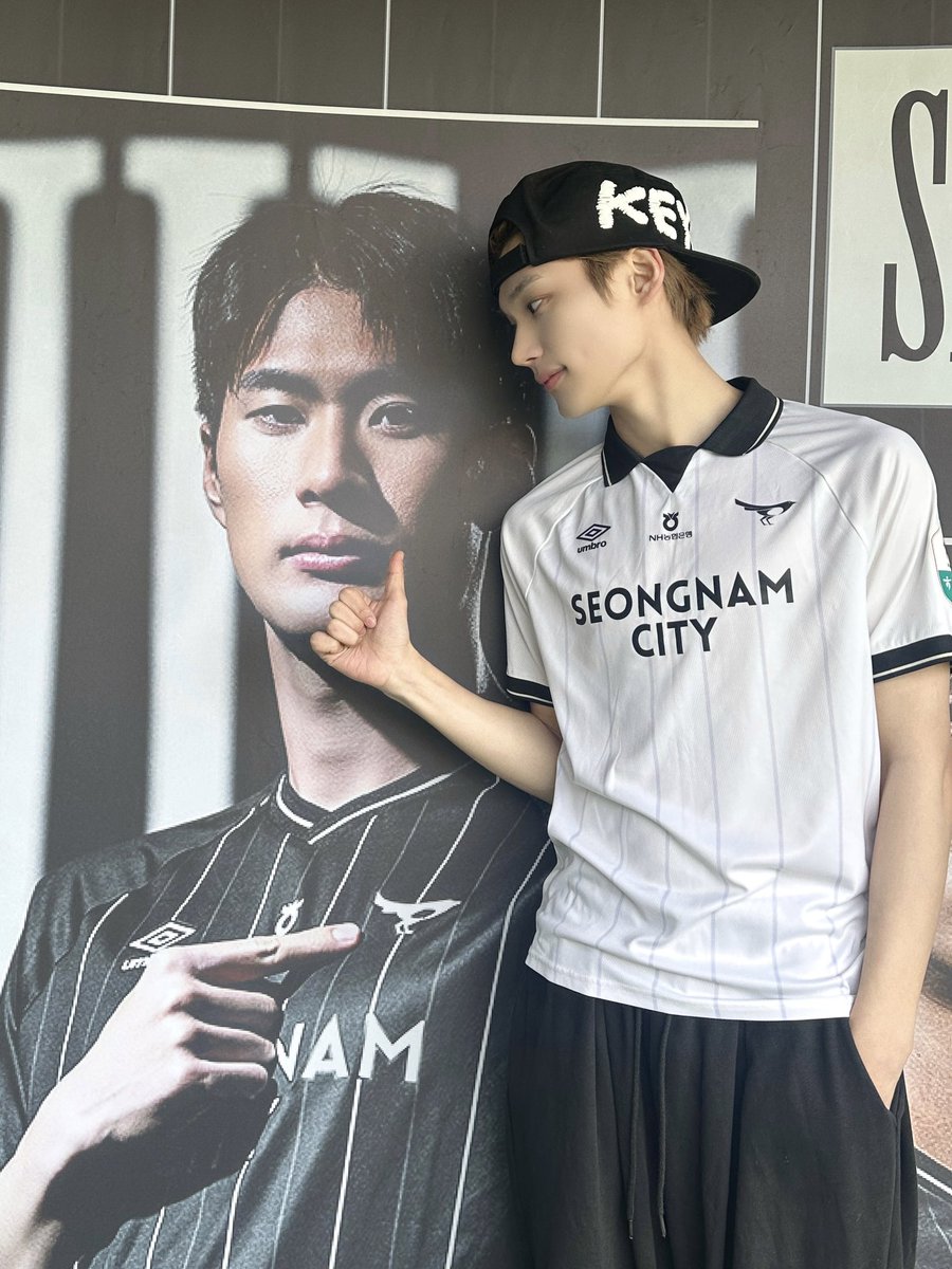 EVNNE_official's tweet photo. 홈 개막전⚽️!!!!
승리 요정 아니었고 무승부 요정이었다🧚‍♂️ ㅎㅎ;

#EVNNE #이븐
#박한빈 #PARKHANBIN https://t.co/lRC154jMcn