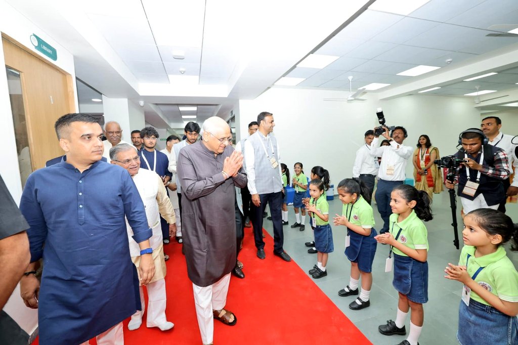 InfoGujarat's tweet image. માન. મુખ્યમંત્રી શ્રી ભૂપેન્દ્રભાઈ પટેલના હસ્તે તેમજ નાયબ મુખ્યમંત્રી શ્રી હર્ષભાઈ સંઘવીની ઉપસ્થિતિમાં અમદાવાદ ખાતે તપોવન વિદ્યાવિહારનું ઉદ્ઘાટન; આ અવસરે મુખ્યમંત્રીશ્રી સહિતના મહાનુભાવોએ વિદ્યાવિહારના વર્ગખંડોની મુલાકાત લીધી...

#GujaratGovernment