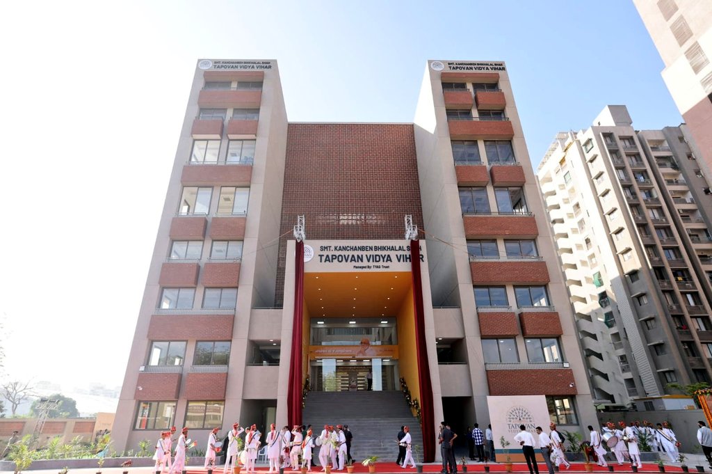 InfoGujarat's tweet image. માન. મુખ્યમંત્રી શ્રી ભૂપેન્દ્રભાઈ પટેલના હસ્તે તેમજ નાયબ મુખ્યમંત્રી શ્રી હર્ષભાઈ સંઘવીની ઉપસ્થિતિમાં અમદાવાદ ખાતે તપોવન વિદ્યાવિહારનું ઉદ્ઘાટન; આ અવસરે મુખ્યમંત્રીશ્રી સહિતના મહાનુભાવોએ વિદ્યાવિહારના વર્ગખંડોની મુલાકાત લીધી...

#GujaratGovernment
