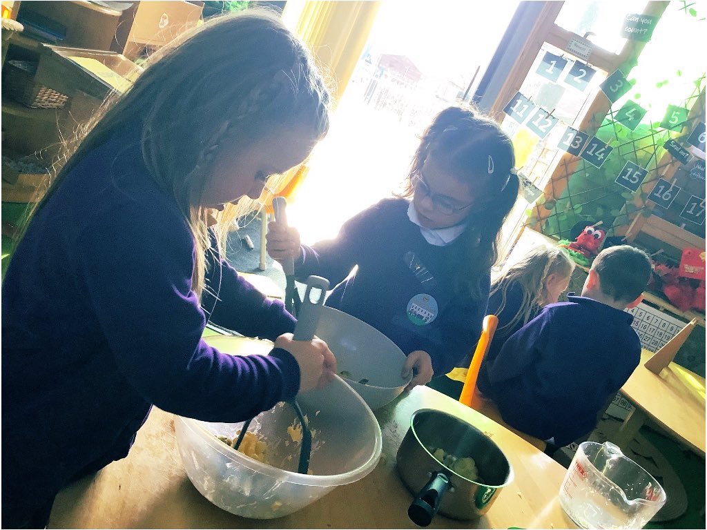 MrsFarrNCP's tweet photo. We are planting potatoes. We wanted to know more…
So we explored how they grow, their shape, texture, size and taste. 
Can we cook them Mrs Farr? Of course we can!
We then learned how to cook mashed potatoes. Delicious! 🥔 🪏 🪴 #AuthenticLearning @nantcelynschool https://t.co/ViHkQjkcMJ