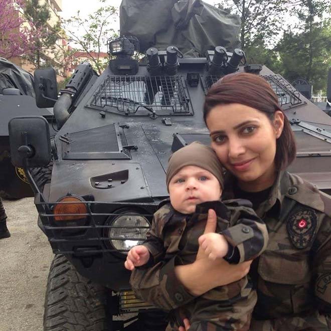 Vatan için şehit düşen asil Türk kadınları…

8 Mart Dünya Kadınlar Günü’nüz kutlu olsun.