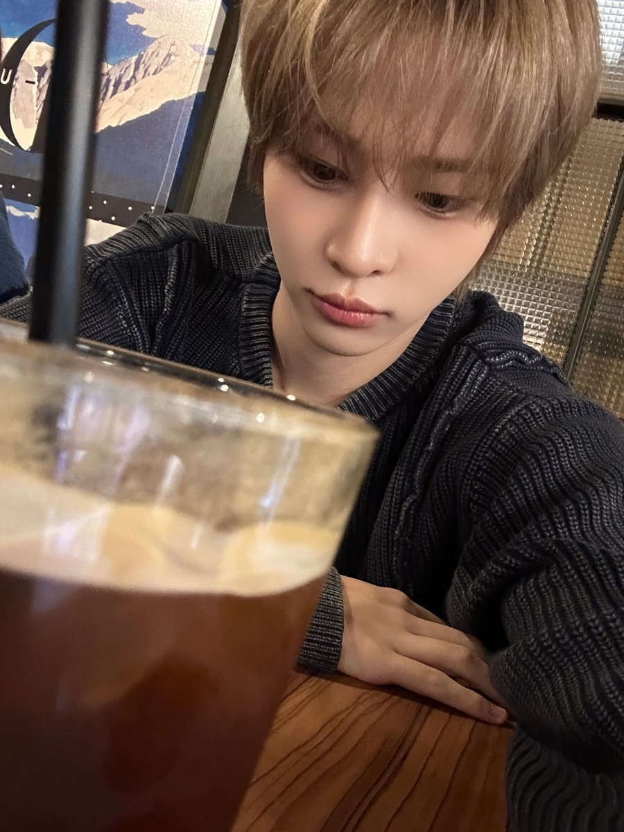 [#HYUNBIN]
엄청나게 오랜만에 카페랍니다~😊
#POW #파우 #현빈 #ComeTrue #컴트루