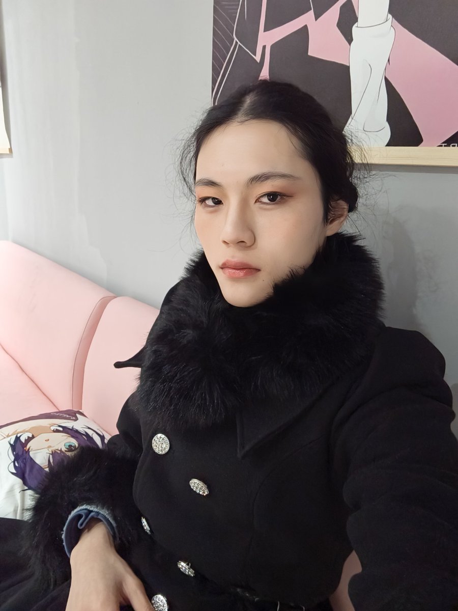 PirateDivision1's tweet photo. 若说男人是狼，女人是老虎。那么狼再怎样装成老虎的样子也只能变一变外表的皮囊，反之亦然。狼学不会怎么收放爪子，孤身控制整片领地，老虎也学不会狼的社会学。是基因里的悲哀，即使你自知是一个跨性别。 #男娘雌堕  #男娘 #男娘cd #男の娘ᅠ https://t.co/Mm5sL6UJFa