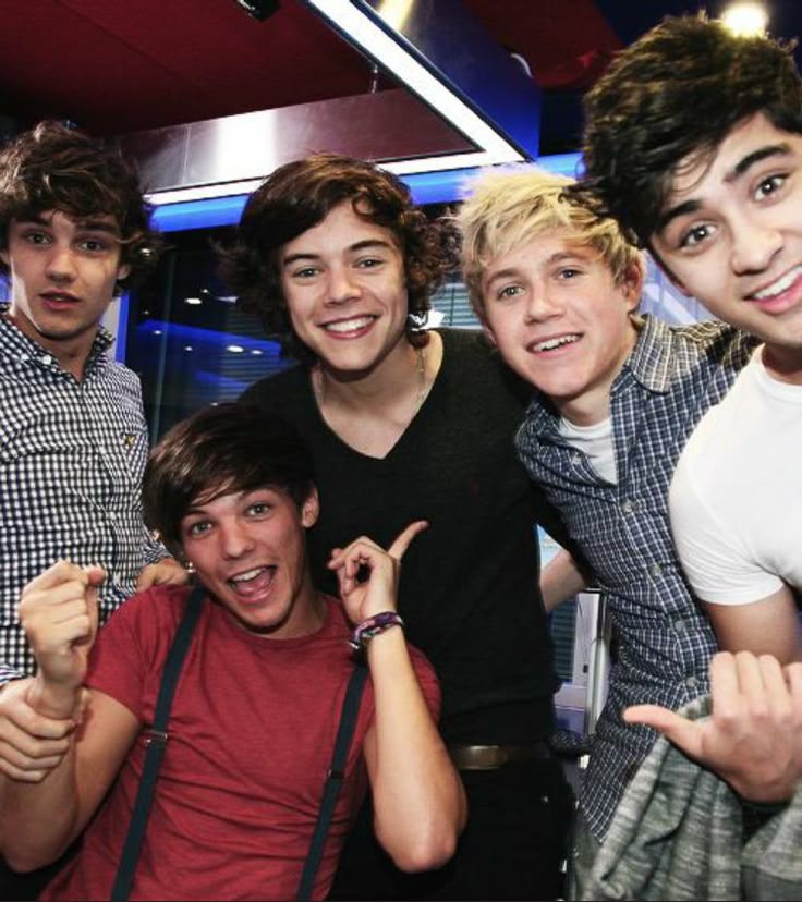 CloudGazer17's tweet image. It's a lifetime of learning to paint by numbers, watching the colours run.