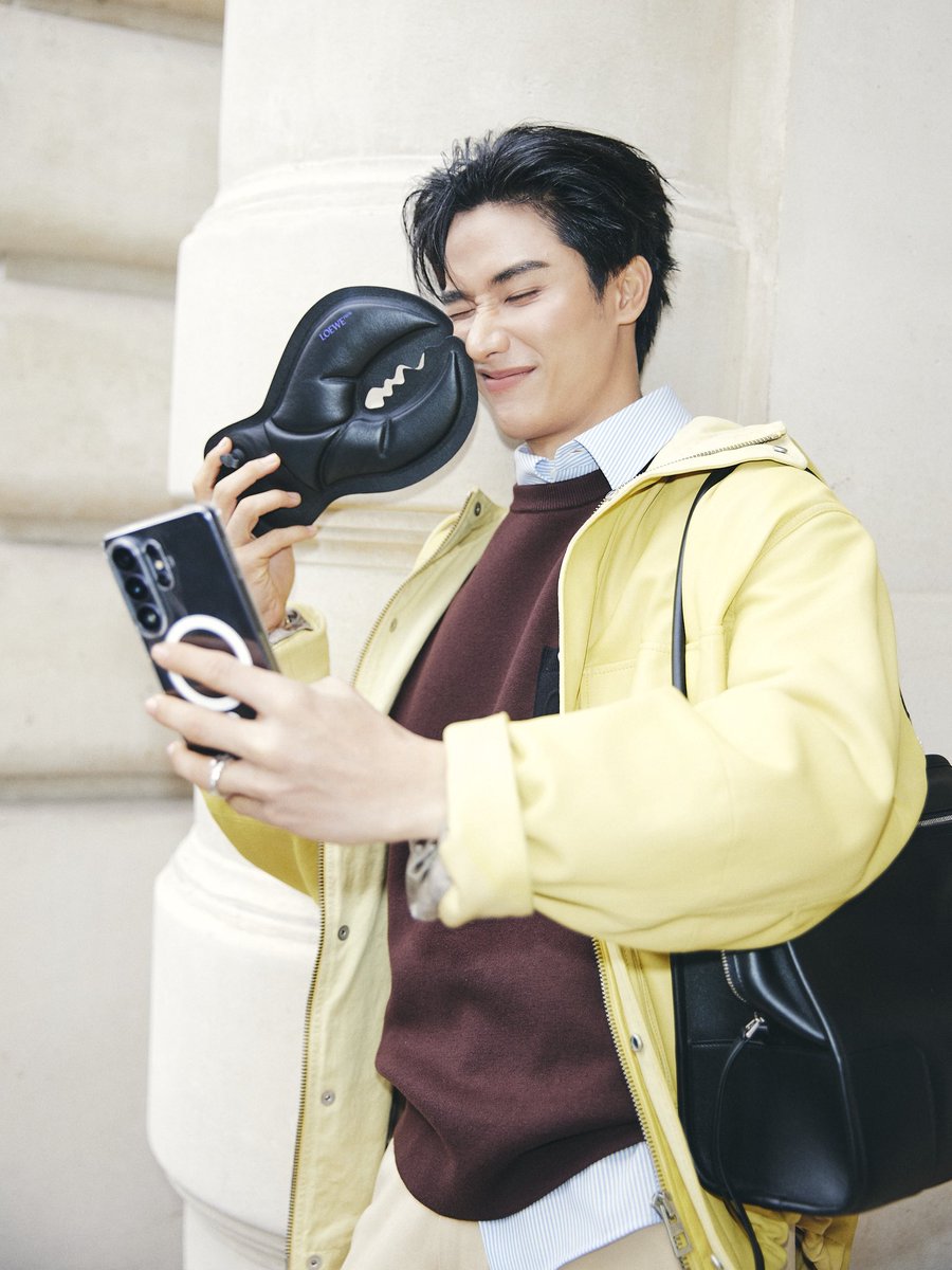 fiercebook_bkk's tweet photo. หล่อและดูดีทุกมุม #เตตะวัน ร่วมชมการเปิดตัวคอลเลคชั่นใหม่ Fall Winter 2026 โดย Jack McCollough และ Lazaro Hernandez ณ กรุงปารีส ประเทศฝรั่งเศส ในฐานะ #LOEWE Brand Ambassador 

#Fiercebook #Fiercelive #FiercelivebyJijie #LOEWEFW26 #Tawan_V #TayTawan https://t.co/AEsidPQPo6