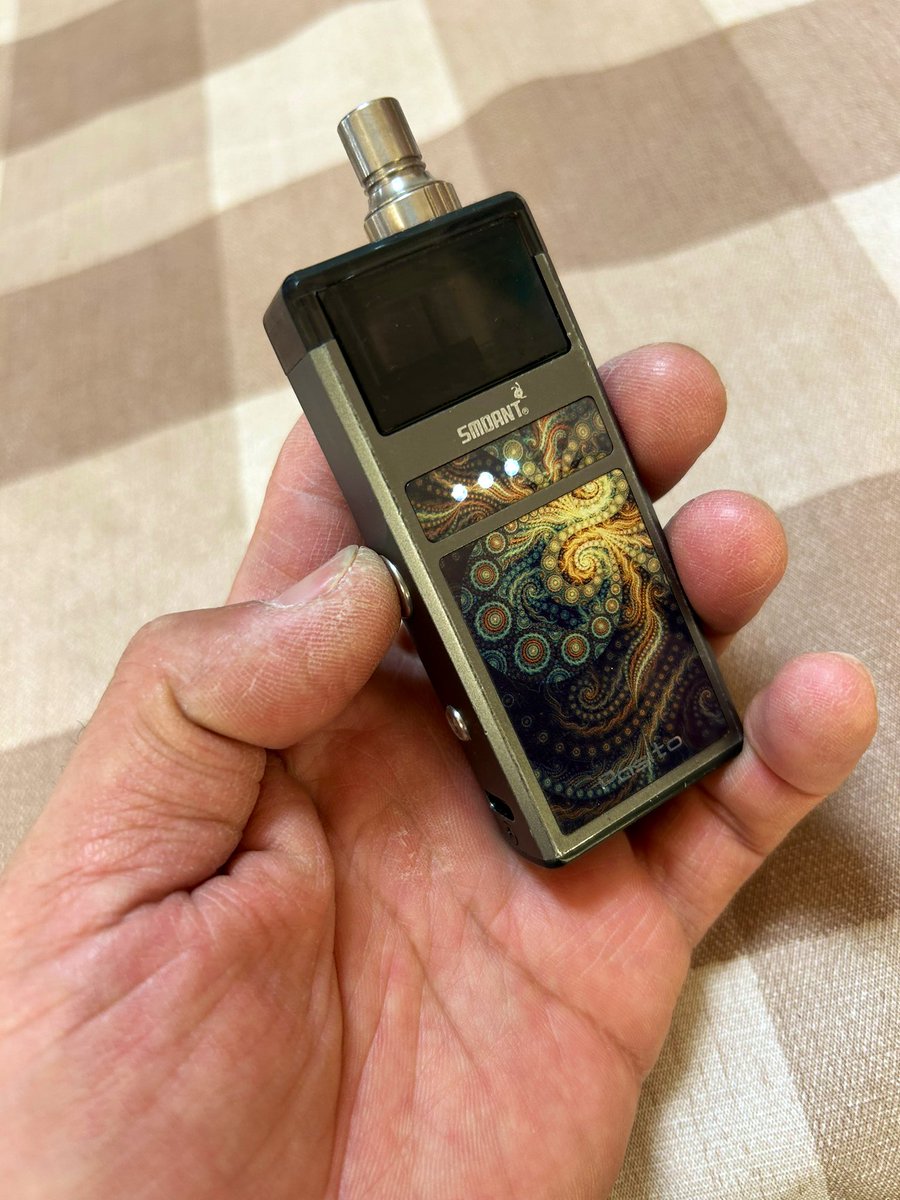 pudding_vape's tweet photo. こんにちは😃
スーパーセールでOrion II買おうと思っていたけど、何となく似てる形かなと思って久々に出してみた。電池は死んでないからまだ使える。
確かビルドはコイルの足曲げたりしてめんどくさかった記憶だけどやってみよー☝️ https://t.co/knJtnLOXMu