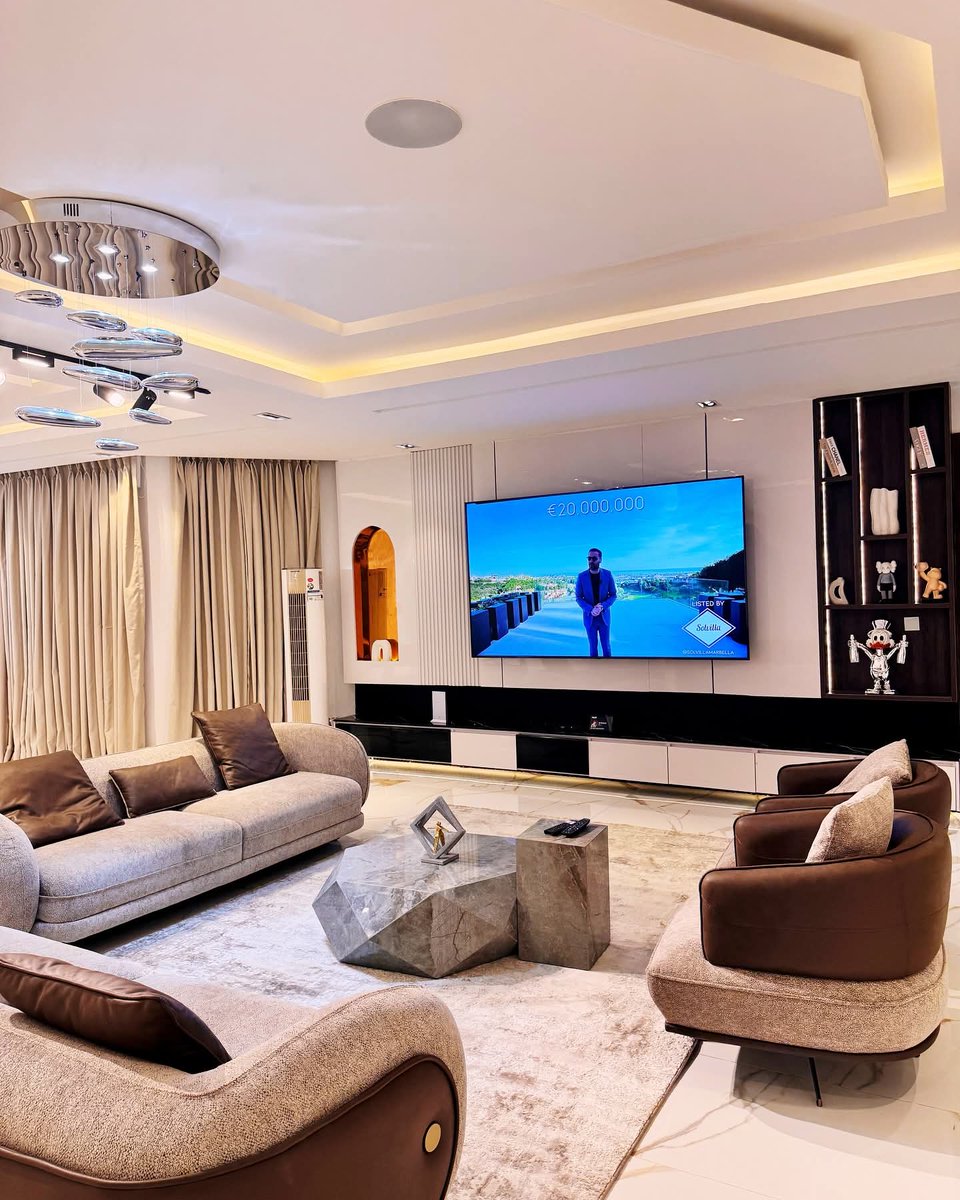 RugsVictor's tweet photo. @john322226 I'm a professional interior designer and decorator...
Give me a chance to decorate your space...

Follow me and see more of my works https://t.co/goig10H4EV