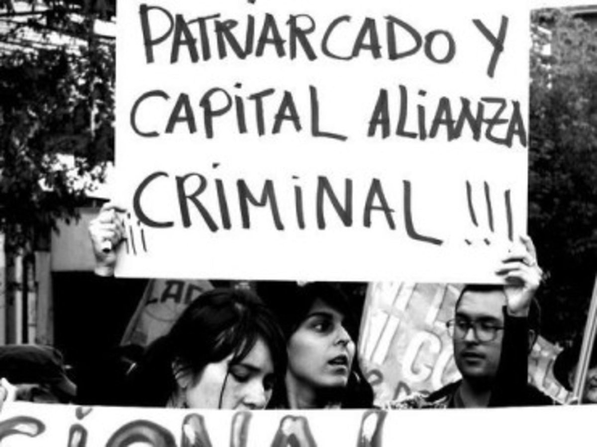 IzcaNacional's tweet photo. Patriarcado y Capitalismo se producen y reproducen con violencia.

El Fascismo y La Guerra, violencias específicas contras las mujeres (matar,violaciones, prostitución, sacar del espacio público, reducirnos a objetos, vientres alquiler..) no son excepcion, son su lógica.

#8Marzo https://t.co/1rorSFPMxJ