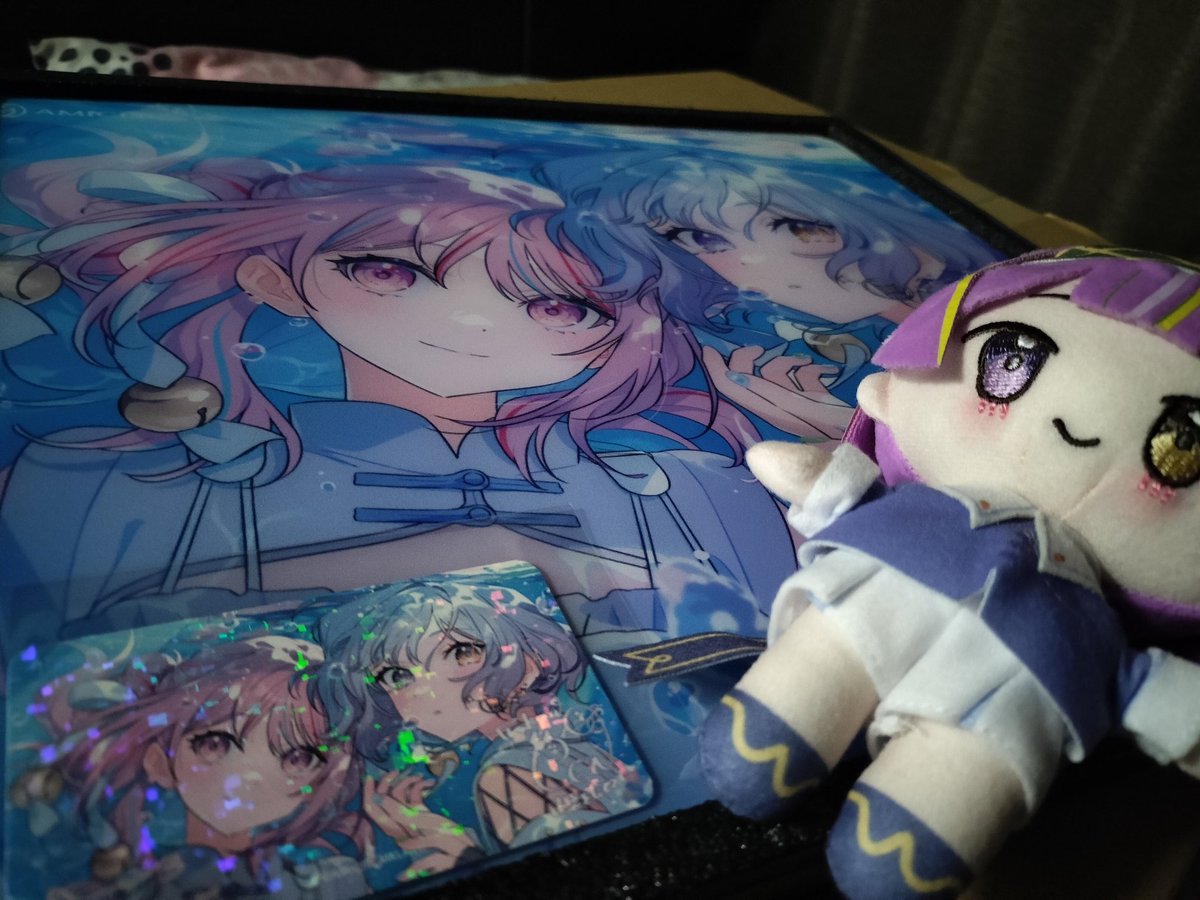 m_lon_chly's tweet photo. マウスパッドとぬいとイラストカード届いた！
これ使って配信活動がんばるぞ〜 https://t.co/QSgaqhiHZQ