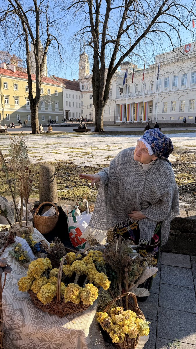 guillcastro's tweet photo. Universidad de Vilnius, Uzupis (Barrio Judio), Santa Anna. Lituania 🇱🇹 https://t.co/MswLo8ae9W