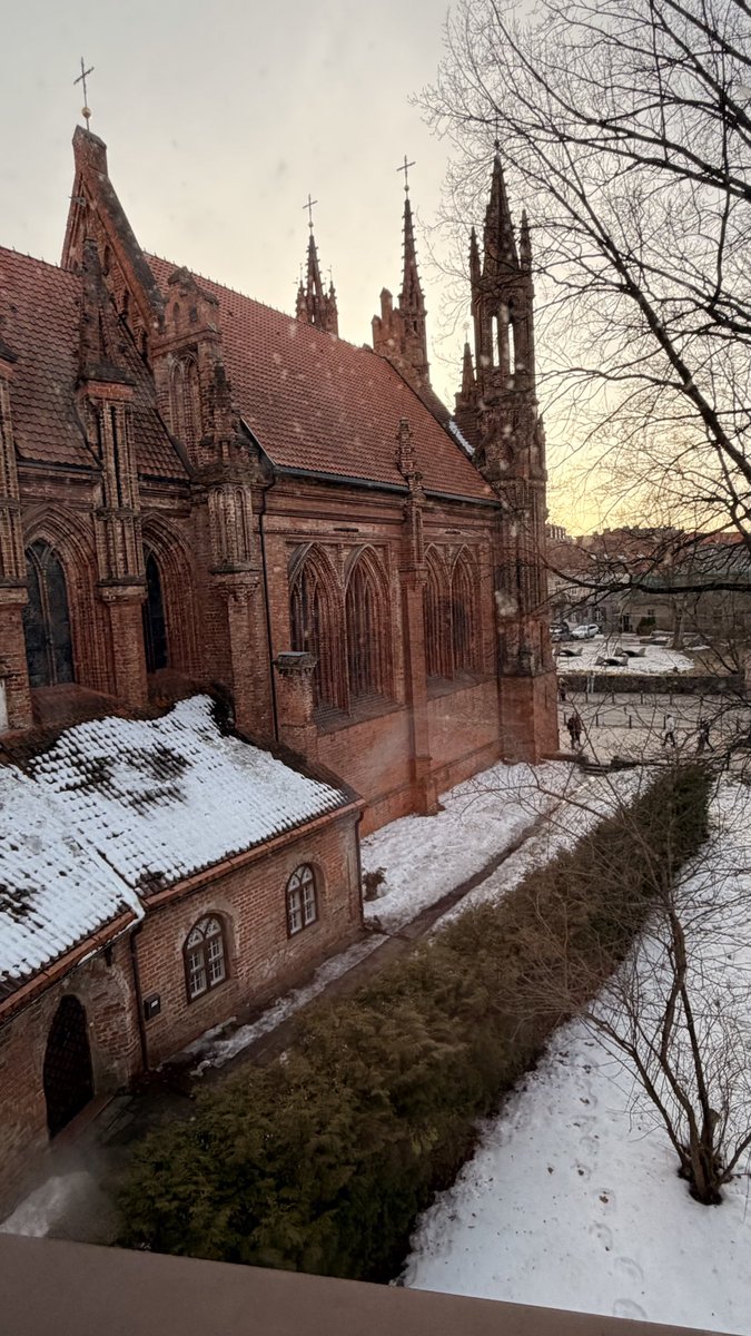 guillcastro's tweet photo. Universidad de Vilnius, Uzupis (Barrio Judio), Santa Anna. Lituania 🇱🇹 https://t.co/MswLo8ae9W