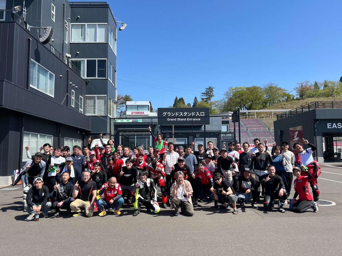 triumph_sendai's tweet photo. 毎年SUGOサーキット走行会を開催してます🏍️
レーシングスーツのレンタルもあります!
場所:スポーツランドSUGO
日時:4/19
エントリーフィー:メンバー15,000円、ビジター18,000円
お申込期限:4/4
エントリーフォーム
https://t.co/RsWw1WBr4a
#sunadaauto
#triumph
#トライアンフ仙台
#菅生サーキット https://t.co/Mm1yNTEm9W