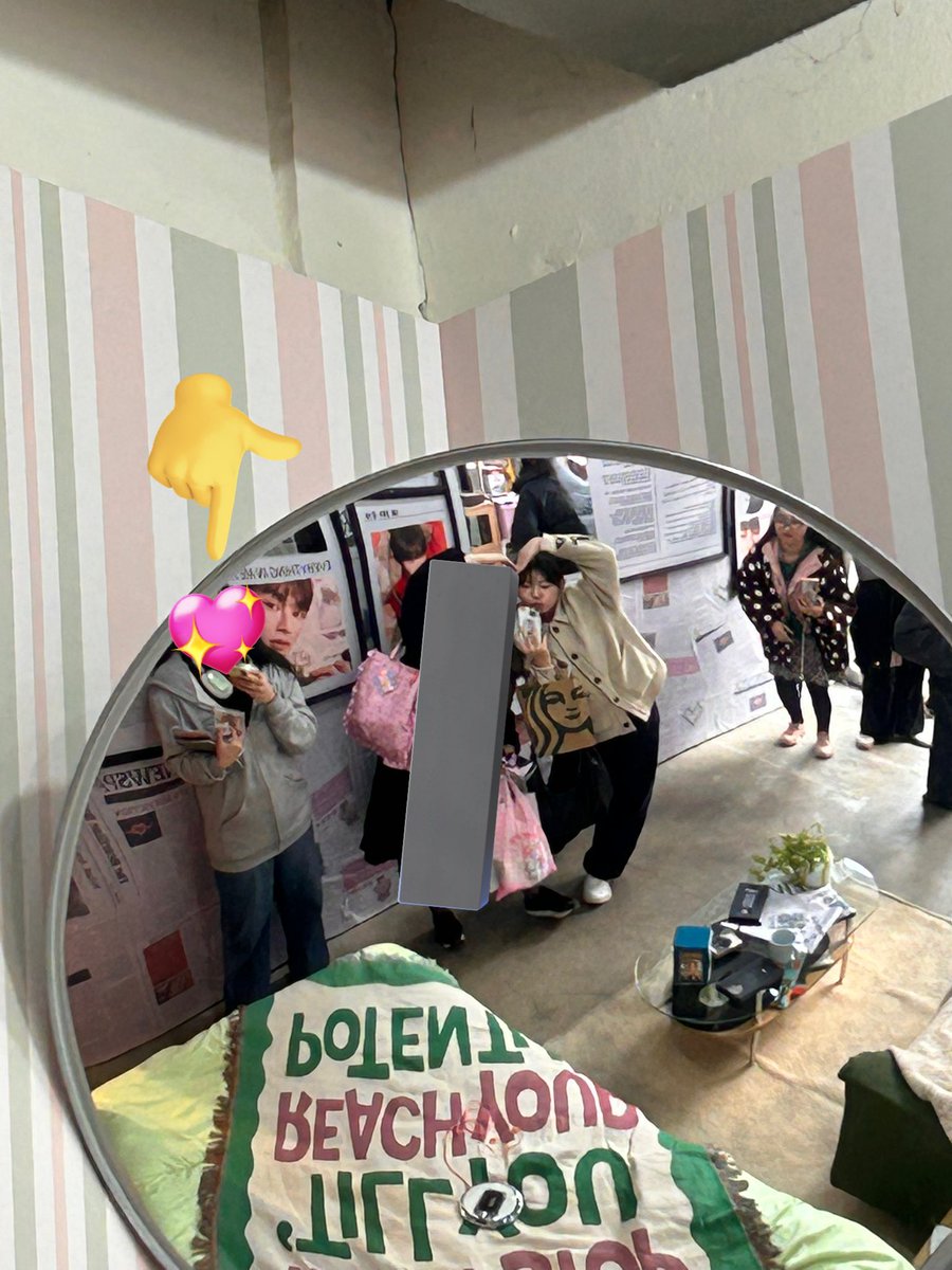 JJINGGU_KINGDOM's tweet photo. @wonew_0vo 우연히 만났지만 언니도 찍혔엉!! https://t.co/WqqAAErx8H