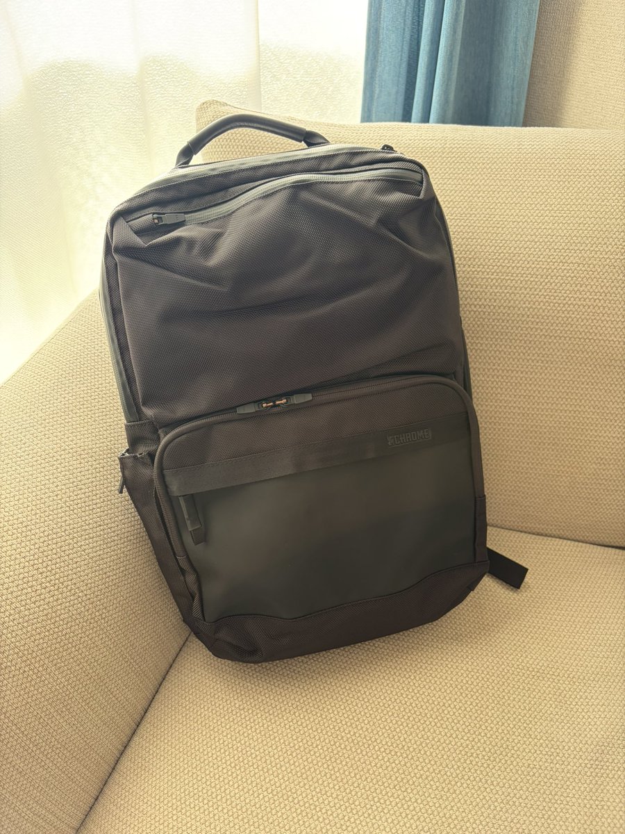 523shun's tweet photo. 気合い入れて、通勤カバン新調しました。
#CHROME
#通勤カバン https://t.co/KdFLvr2wFd
