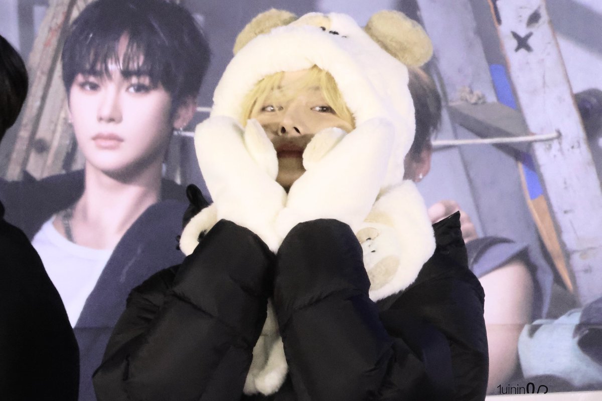 Rowan508 tweet media