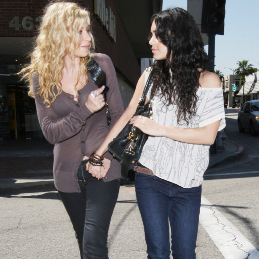 Vanessa Hudgens Archive tweet media