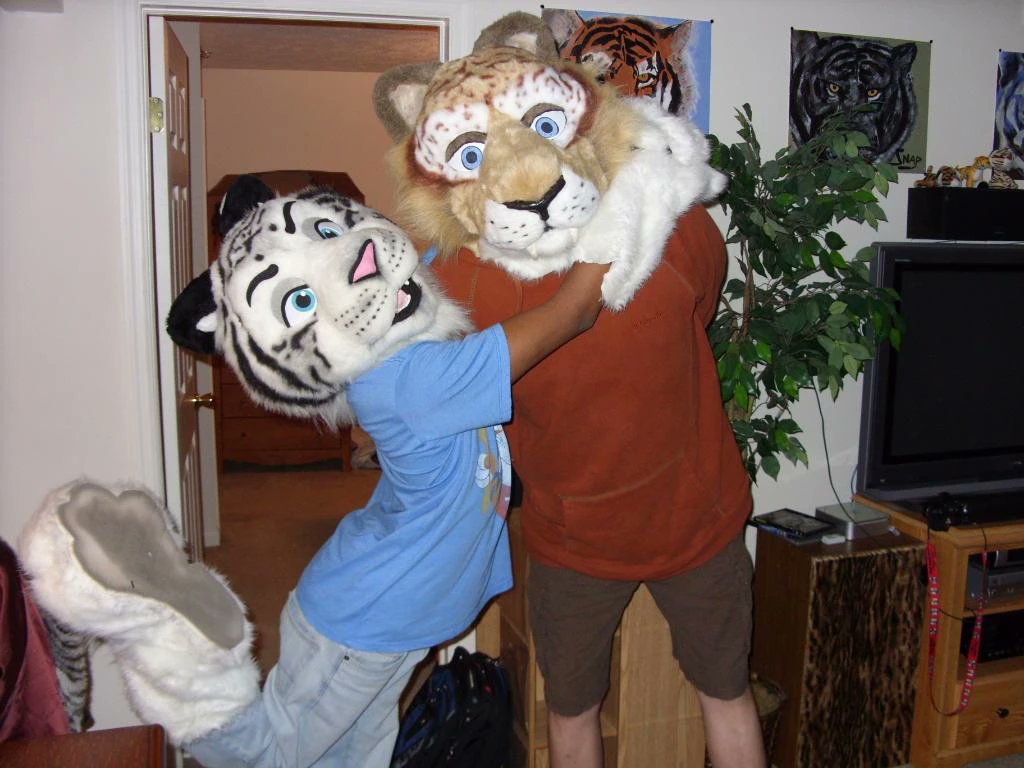 Bluebengal's tweet photo. Heartbroken to hear of the passing of Snap E Tiger, he started my local furry community called Furbraska. He will be deeply missed, he was an amazing guy and brought smiles to so many. I hope his 400+ creations through ByCats4Cats are cherished. I already miss him so much. https://t.co/iqpWnkoMNc