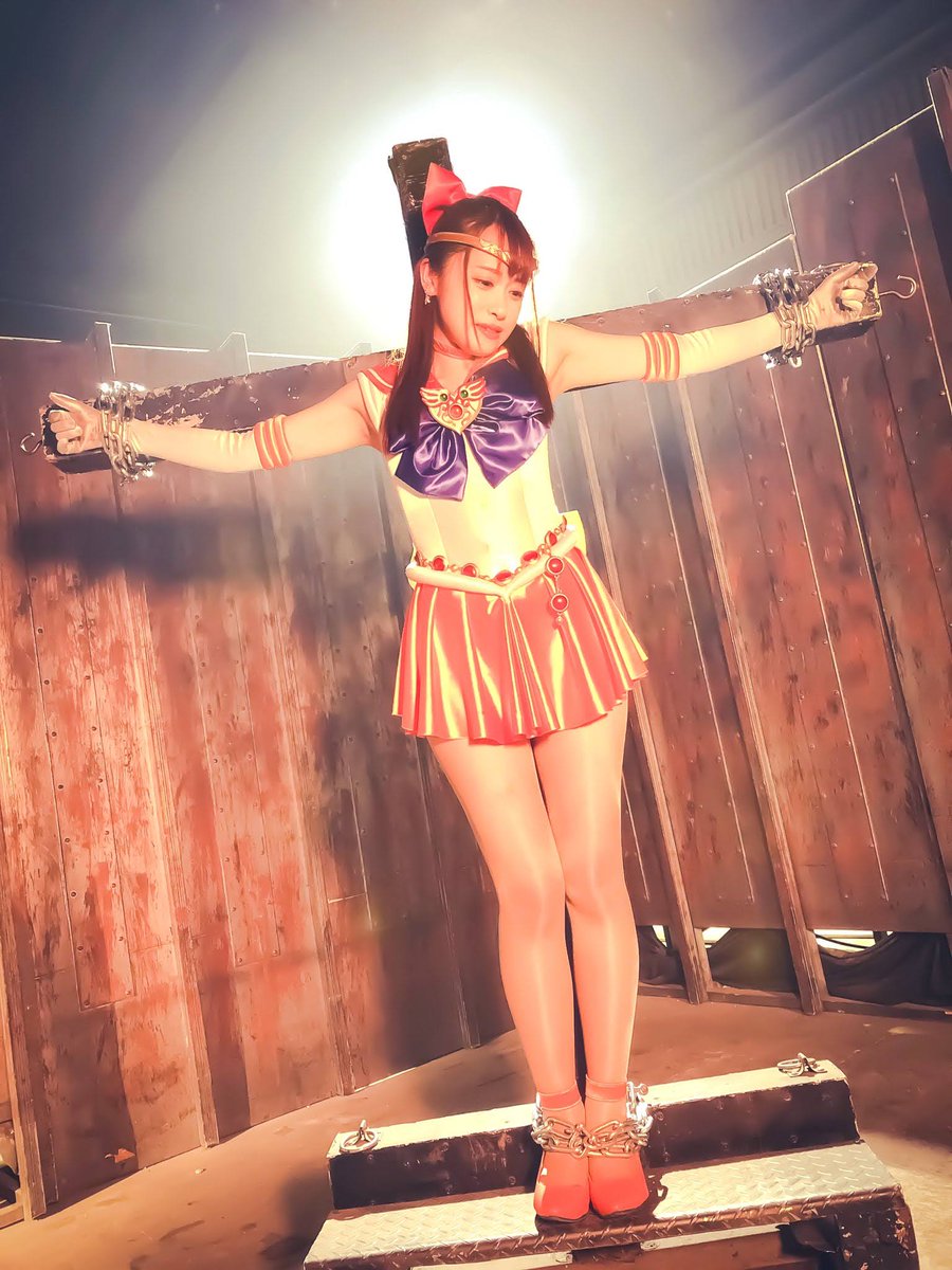 nawatamaster's tweet photo. 磔は大好きです。
素晴らしいシーンをたくさん見せていただいていますが、足元が安定しすぎていると、もう少しなんとか···と思うこともあります。
理想的には足の下の台はない方がいいのですが、実際の撮影では難しいでしょう。
台が小さくなるだけでもだいぶ印象が違います。
#ハリツケ https://t.co/Kn8atOJbK8