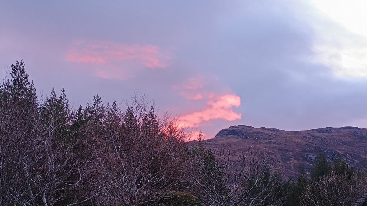 KHD_2017's tweet image. A nice sight to wake up to with a #redsky