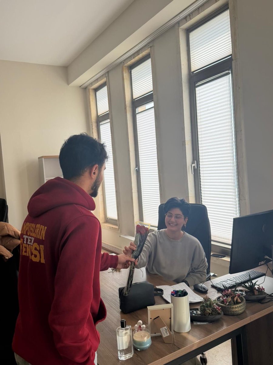 uAUNIArtuklu's tweet photo. Hayata anlam katan, sevgisiyle güç veren, emeğiyle dünyayı güzelleştiren tüm kadınların Kadınlar Günü kutlu olsun.
Her gününüz değerinizin bilindiği, saygı ve sevgiyle dolu olsun. 

#ultrAslanUNI
#uAUNIArtuklu https://t.co/zo6IhOEa91