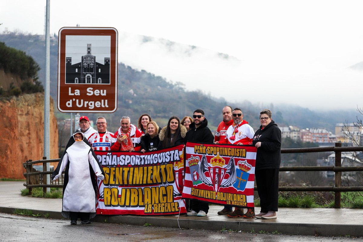PS_SentiRojibla's tweet photo. Dan nieve a la hora del partido, el hábitat natural de los pingüinos...
Geli, una de nuestras socias que nunca falla, va con todo!
𝑺𝒐𝒍𝒐 𝒆𝒏𝒕𝒊𝒆𝒏𝒅𝒆 𝒏𝒖𝒆𝒔𝒕𝒓𝒂 𝒍𝒐𝒄𝒖𝒓𝒂 𝒒𝒖𝒊𝒆𝒏 𝒄𝒐𝒎𝒑𝒂𝒓𝒕𝒆 𝒏𝒖𝒆𝒔𝒕𝒓𝒂 𝒑𝒂𝒔𝒊ó𝒏 
#SentimientoRojiblancoOnTour 
#AndorraRealSporting 
#RealSporting
𝕍𝕒𝕞𝕠𝕤, 𝕢𝕦𝕖 𝕙𝕠𝕪 𝕙𝕒𝕪 𝕢𝕦𝕖 𝕘𝕒𝕟𝕒𝕣!! ℂ𝕒𝕟𝕥𝕒, 𝕙𝕒𝕤𝕥𝕒 𝕣𝕖𝕧𝕖𝕟𝕥𝕒𝕣!!