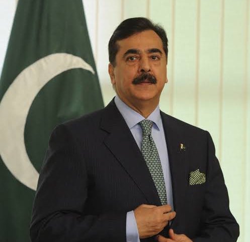 SenatePakistan's tweet image. 🇵🇰🤝🇦🇿 Chairman Senate Syed Yousuf Raza Gilani spoke with the Speaker of Azerbaijan’s Parliament, reaffirming Pakistan’s solidarity 🇦🇿 after recent drone attacks; stresses #dialogue &amp;amp; #diplomacy for #RegionalPeace; thanks #Azerbaijan for helping evacuate Pakistanis from #Iran.