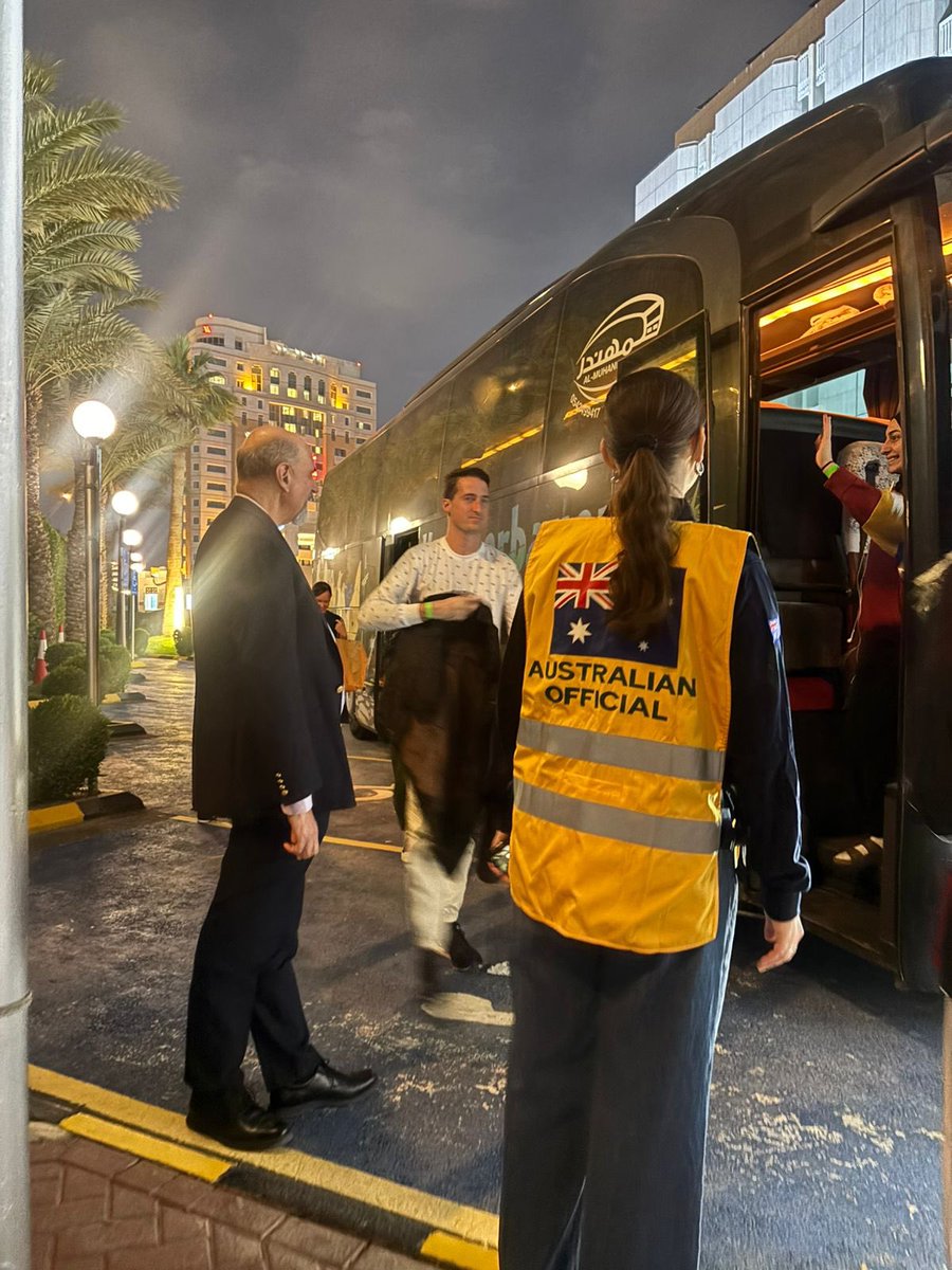 AusAmbKSA's tweet photo. We know this continues to be a difficult time for Australians in the Middle East. The safety and security of Australians is our top priority. 

Last night, my team and I welcomed more than 90 Australians who travelled by bus from Qatar to Saudi Arabia. https://t.co/wlqAtPSer9