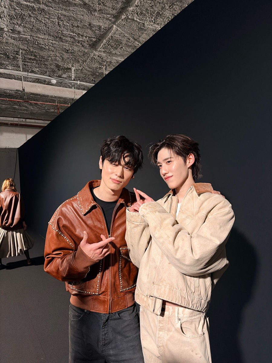 dailyljy's tweet photo. juyeon on pp krit's instagram with roh yoonseo 📸

#JUYEONxBalenciaga
#JUYEON #주연 #더보이즈 https://t.co/VyvpXpeUUc