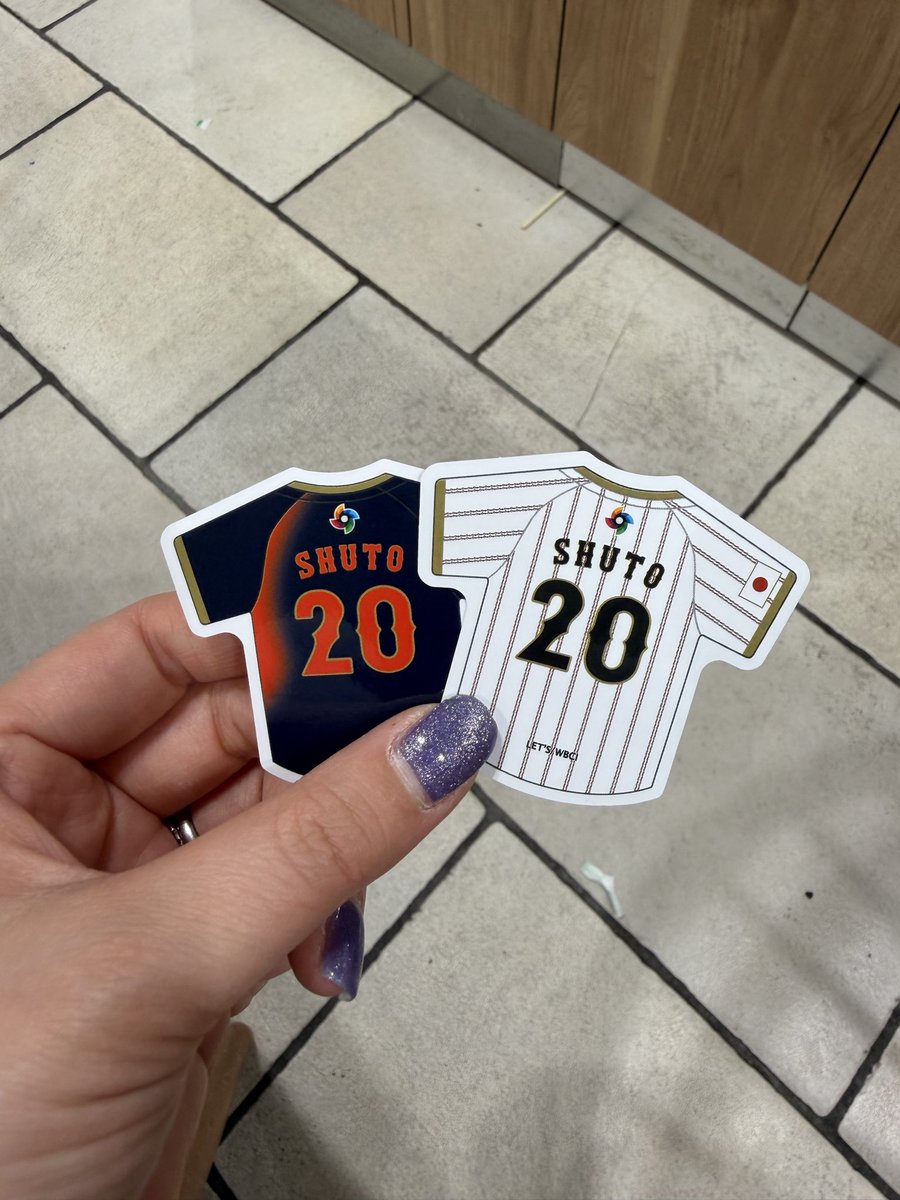 yunakerr tweet media