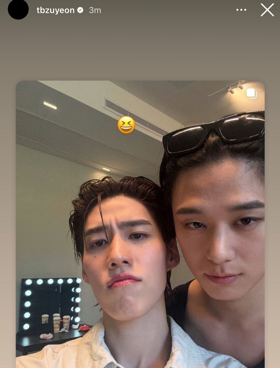 superpjiew's tweet photo. ป้าได้กลิ่นบางสิ่ง https://t.co/3w8lYX5Yz8