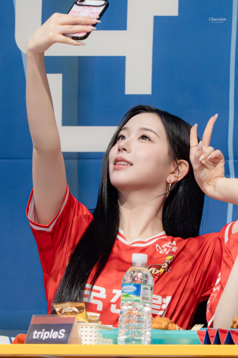 Chaecolate tweet media