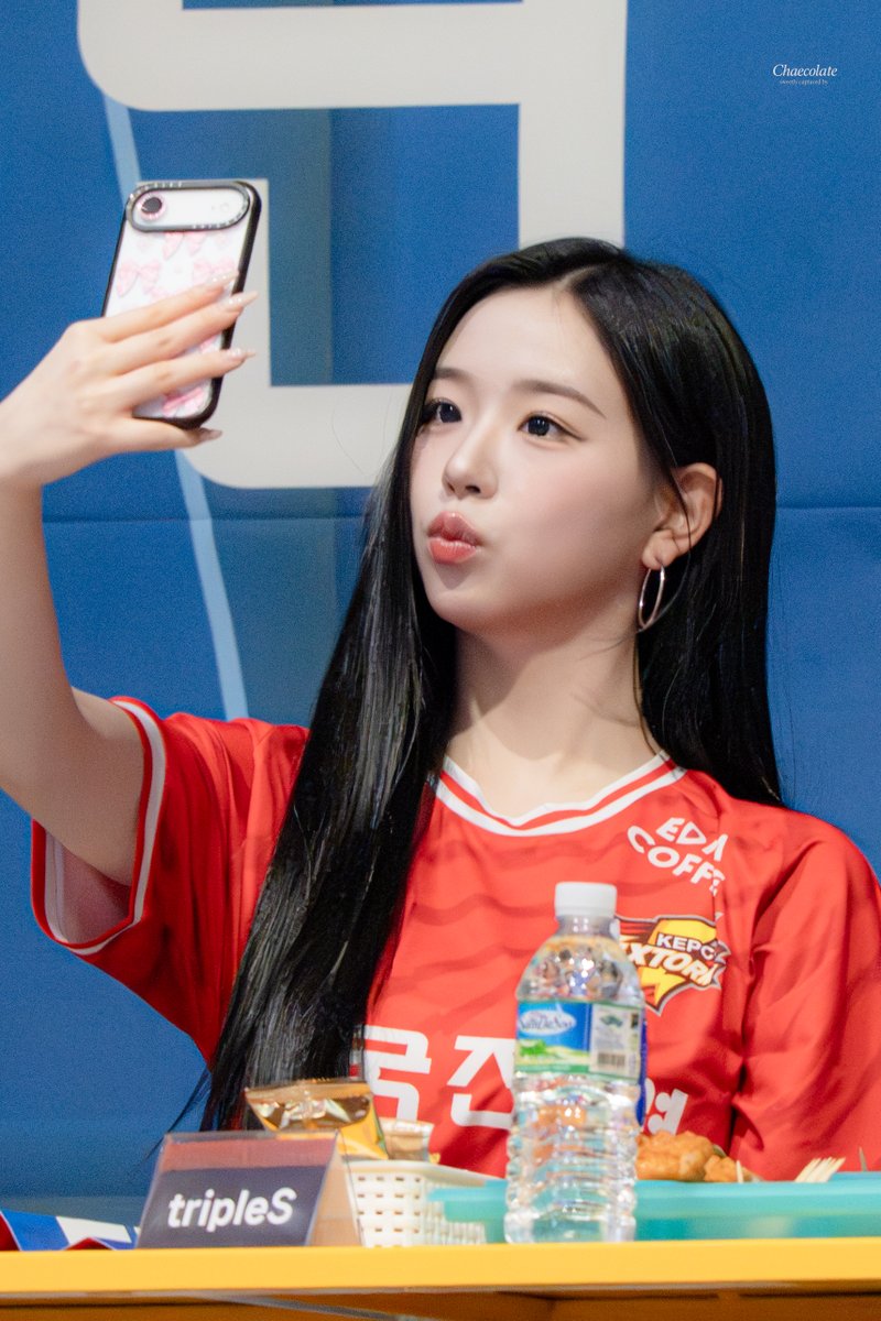 Chaecolate tweet media