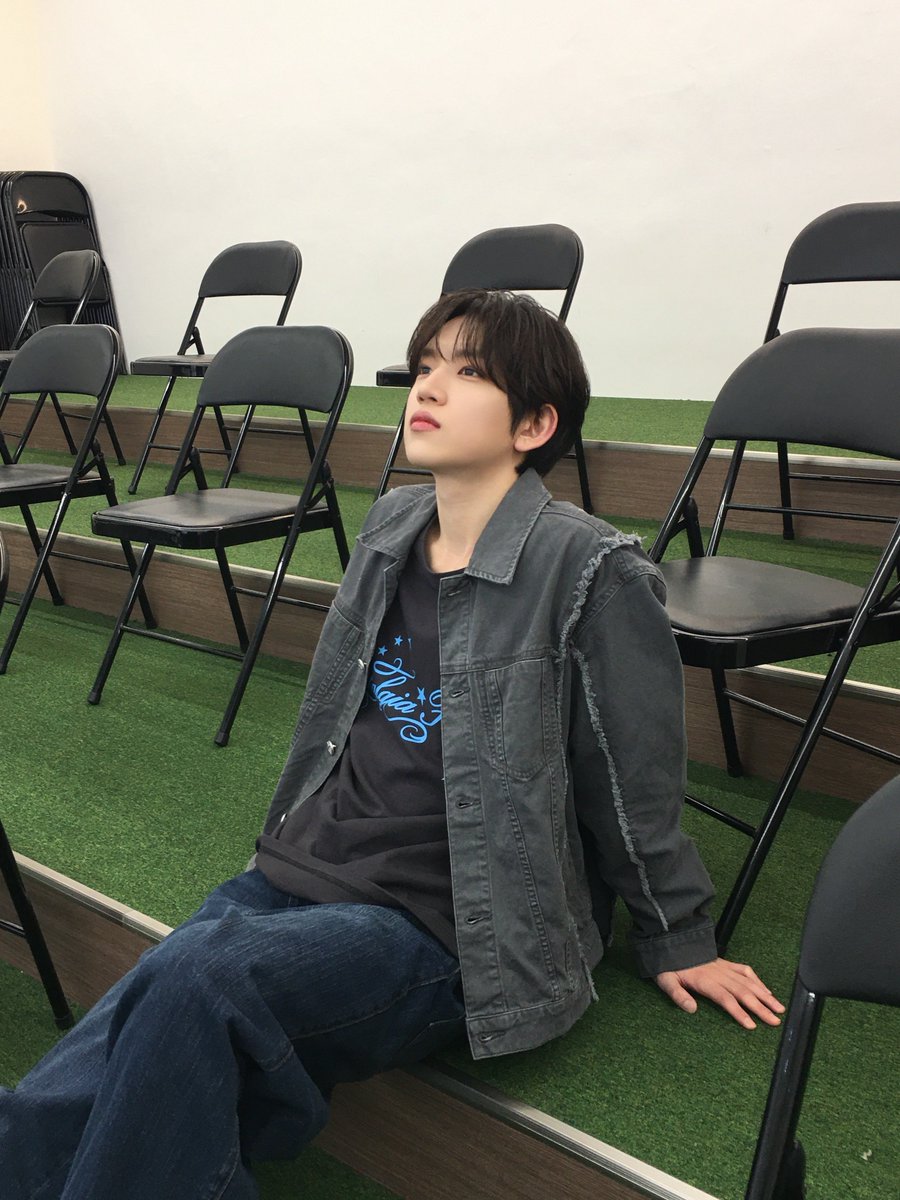 IDID_starship's tweet photo. [🌠] #김민재_DID
하늘이 맑....네?

#IDID #아이딧 #KIMMINJAE #김민재 https://t.co/f606hEtgih