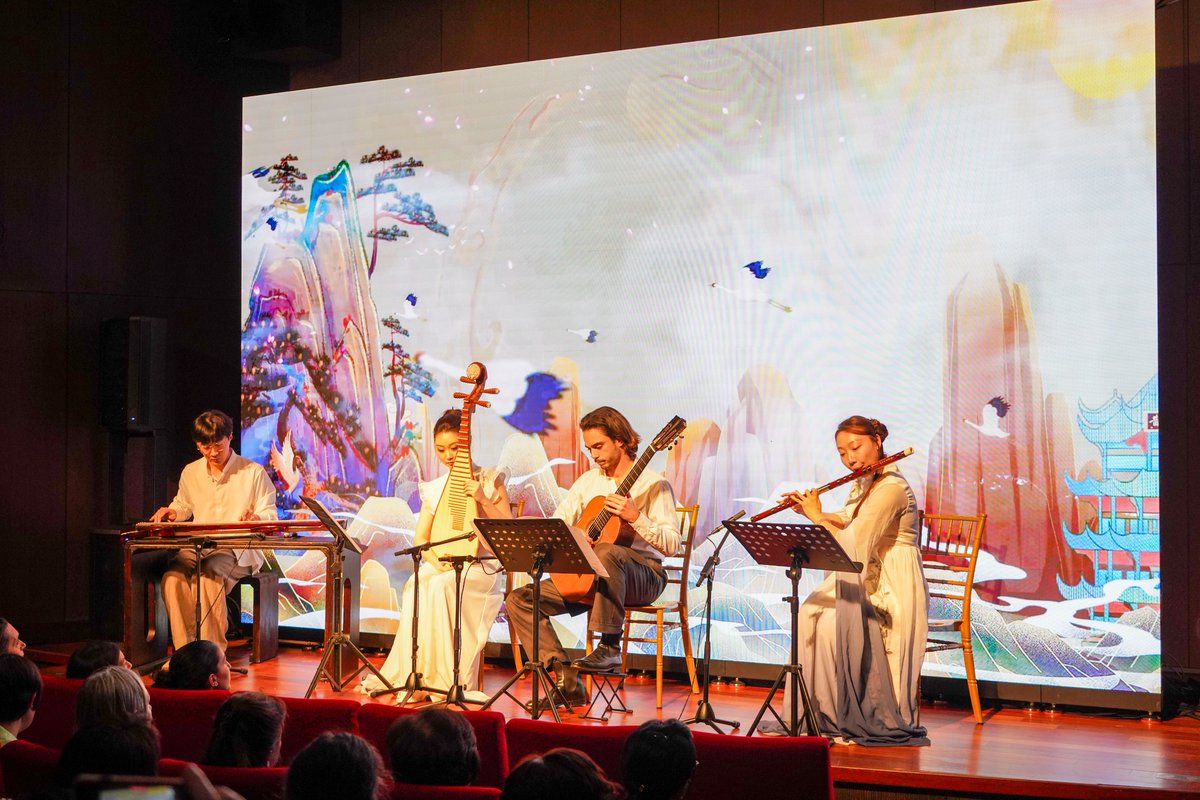 Ambassade de Chine en France tweet media