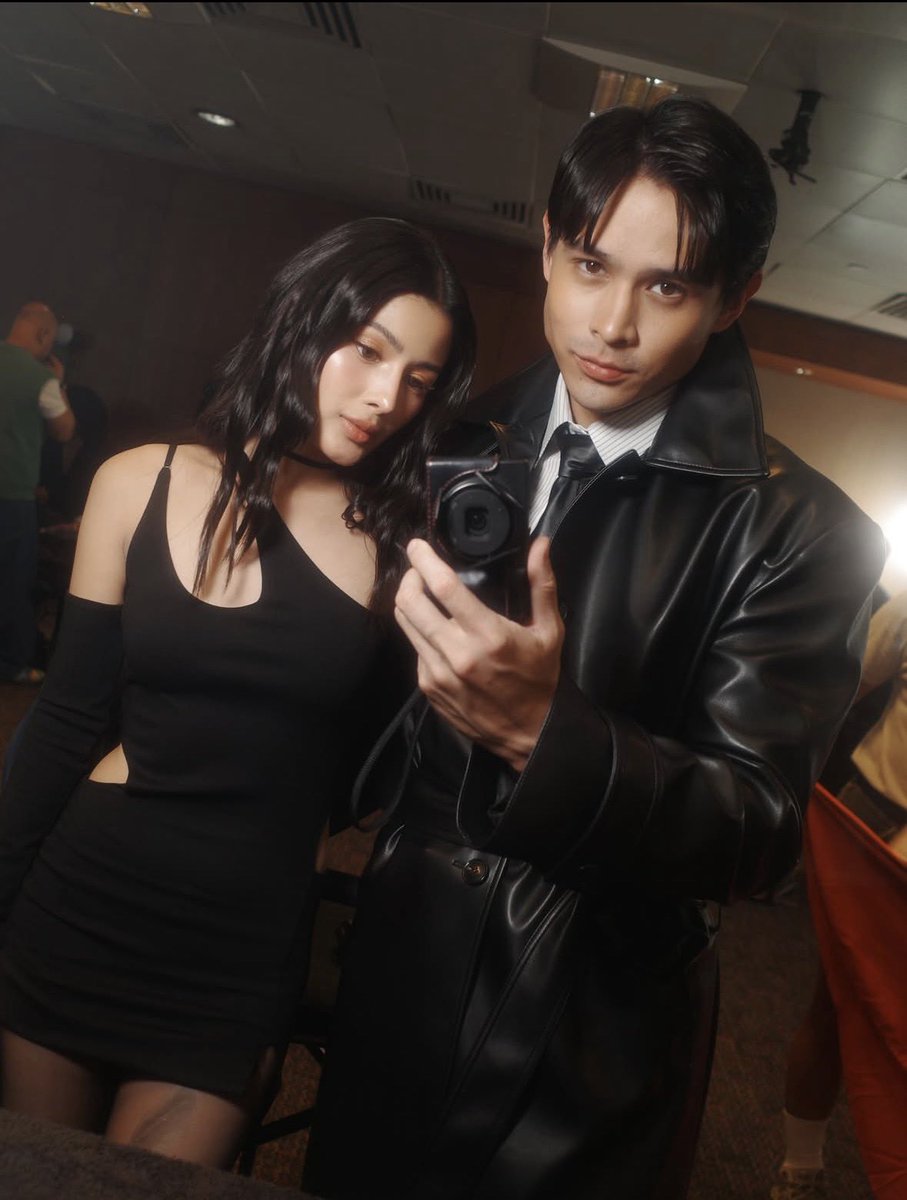 user _rdlens is finally alive! What a spectacular picture of Martin and Sari!

#AZRalph #RalphDeLeon #AZMartinez