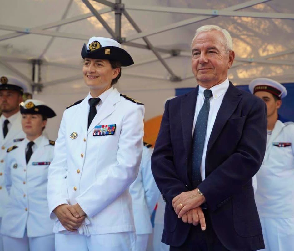 MarikaRoman's tweet photo. En cette journée internationale des droits des femmes nous pensons à ces femmes de la Marine Nationale engagées actuellement en mission sur la frégate de défense aérienne le Forbin dont la ville d’Antibes est la marraine 🇫🇷
🙎♀️⚓️💪 #servir #defendre https://t.co/6dROGeDLaX