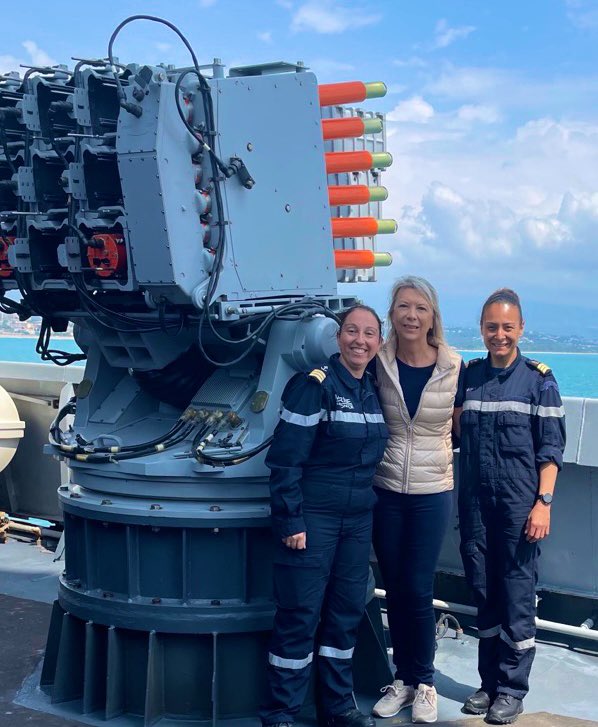 MarikaRoman's tweet photo. En cette journée internationale des droits des femmes nous pensons à ces femmes de la Marine Nationale engagées actuellement en mission sur la frégate de défense aérienne le Forbin dont la ville d’Antibes est la marraine 🇫🇷
🙎♀️⚓️💪 #servir #defendre https://t.co/6dROGeDLaX