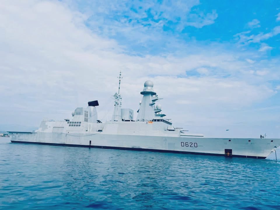 MarikaRoman's tweet photo. En cette journée internationale des droits des femmes nous pensons à ces femmes de la Marine Nationale engagées actuellement en mission sur la frégate de défense aérienne le Forbin dont la ville d’Antibes est la marraine 🇫🇷
🙎♀️⚓️💪 #servir #defendre https://t.co/6dROGeDLaX