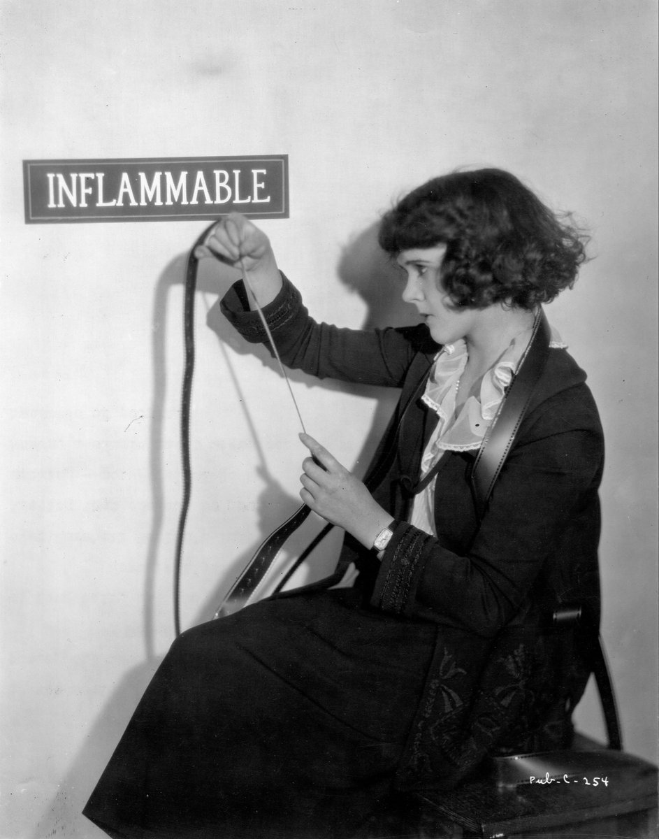 Un dia com avui és important recordar un projecte com Women Film Pioneers Project, que busca renovar la idea històrica dels «grans pares» fundadors del cinema, posant en valor el treball pioner de moltes dones en el cinema dels orígens. Imprescindible!

wfpp.columbia.edu/pioneers/