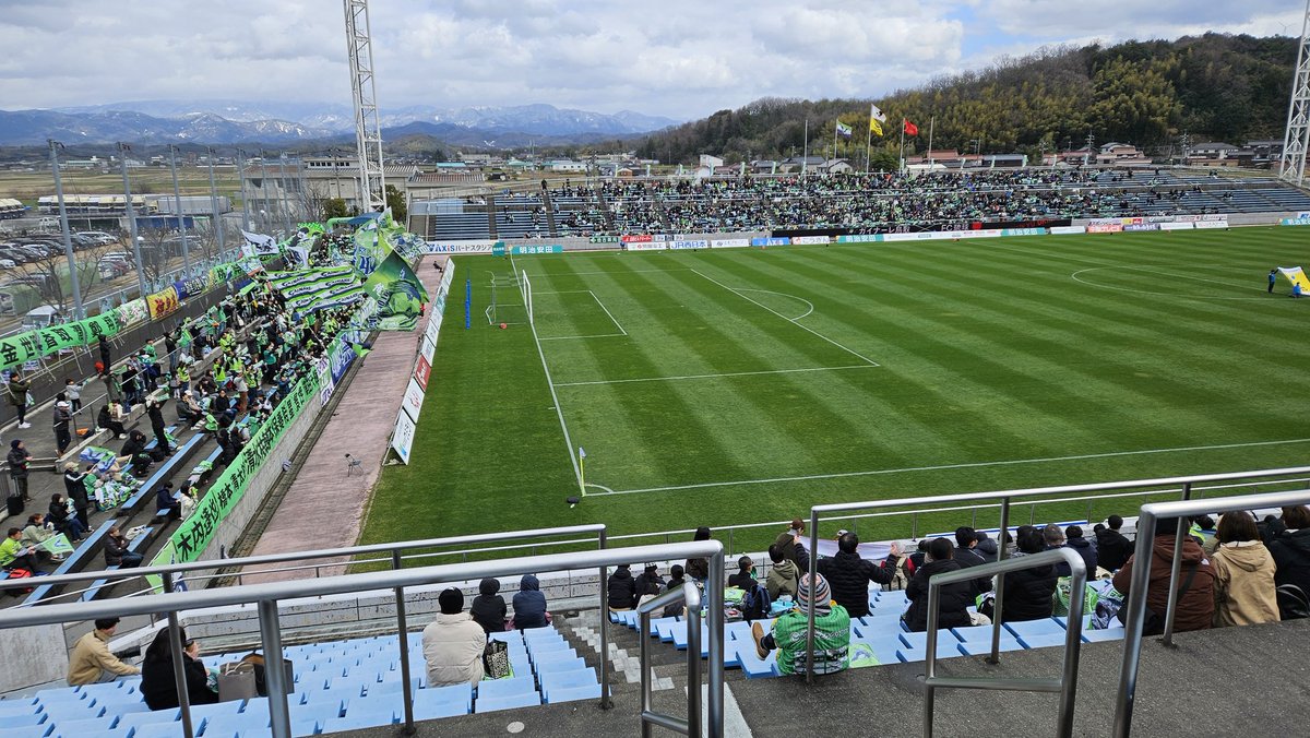 gaina_WEST's tweet photo. ガイナーレがある週末最高⚽
でもめっちゃ寒かった… https://t.co/8aucTmTFPP