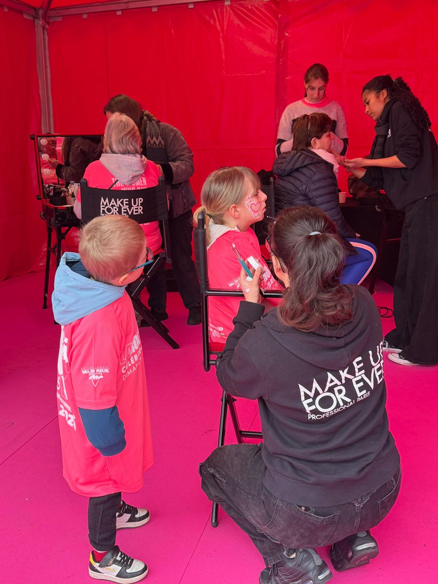 valdereuil_info's tweet photo. Se maquiller, c’est prendre soin de soi ; c’est avoir (ou retrouver) confiance en soi… Merci aux équipes de @Guerlain et @Makeupforever pour leur fidélité à la #rolivaloise @valdereuil_info. Vous êtes déjà nombreuses à profiter de cet instant de douceur. https://t.co/Gxm7mjLOay