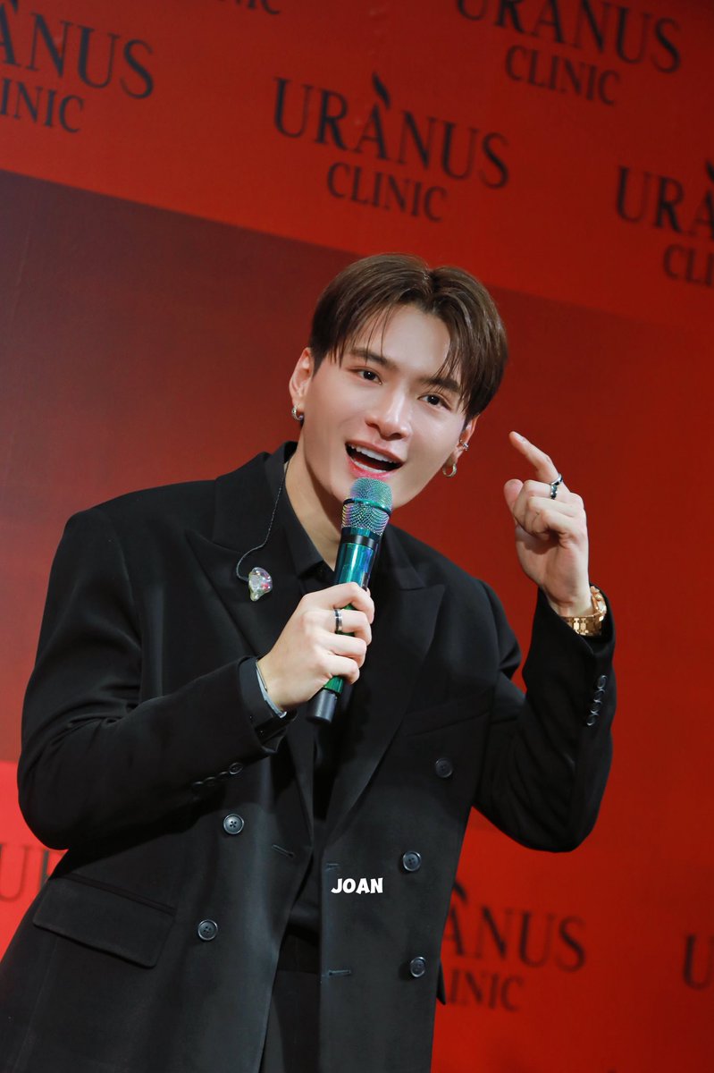 WuJoan13's tweet photo. 260308 | 🩶🖤
KRIST WITH URANUS CLINIC
#UranusClinicXKrist
#KristPeraw https://t.co/S02vm0Q3FN