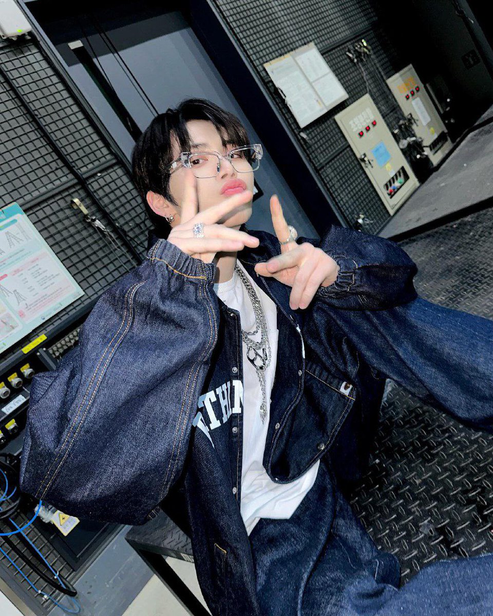 Some nights you just stand a little taller. The lights hit right and the world feels quiet for a second. I leaned back and held the moment like a Rockstar. Not trying too hard, just letting the attitude speak for me.