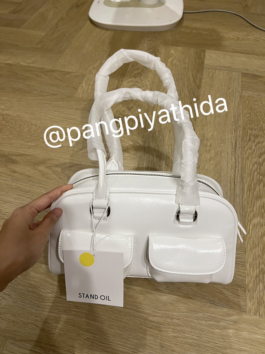 pangpiyathida's tweet photo. ขาย กระเป๋า Standoil chubby bag สีขาว ค่ะ

📌 หิ้วจากรอบ defect ที่เกาหลี
น้องไม่มีตำหนิใดๆเลยคับบ 
ของตามภาพ ยังไม่ได้ใช้งาน

ราคา 1,800 รวมส่ง ❣️
 เพิ่มเติมได้ค่ะ

#standoil #กระเป๋ามือสอง #กระเป๋าแบรนด์เนม #พรีออเดอร์เกาหลี #standoilthailand #กระเป๋าสะพายข้าง #กระเป๋า #ส่งต่อ https://t.co/JcXq7dlTjD