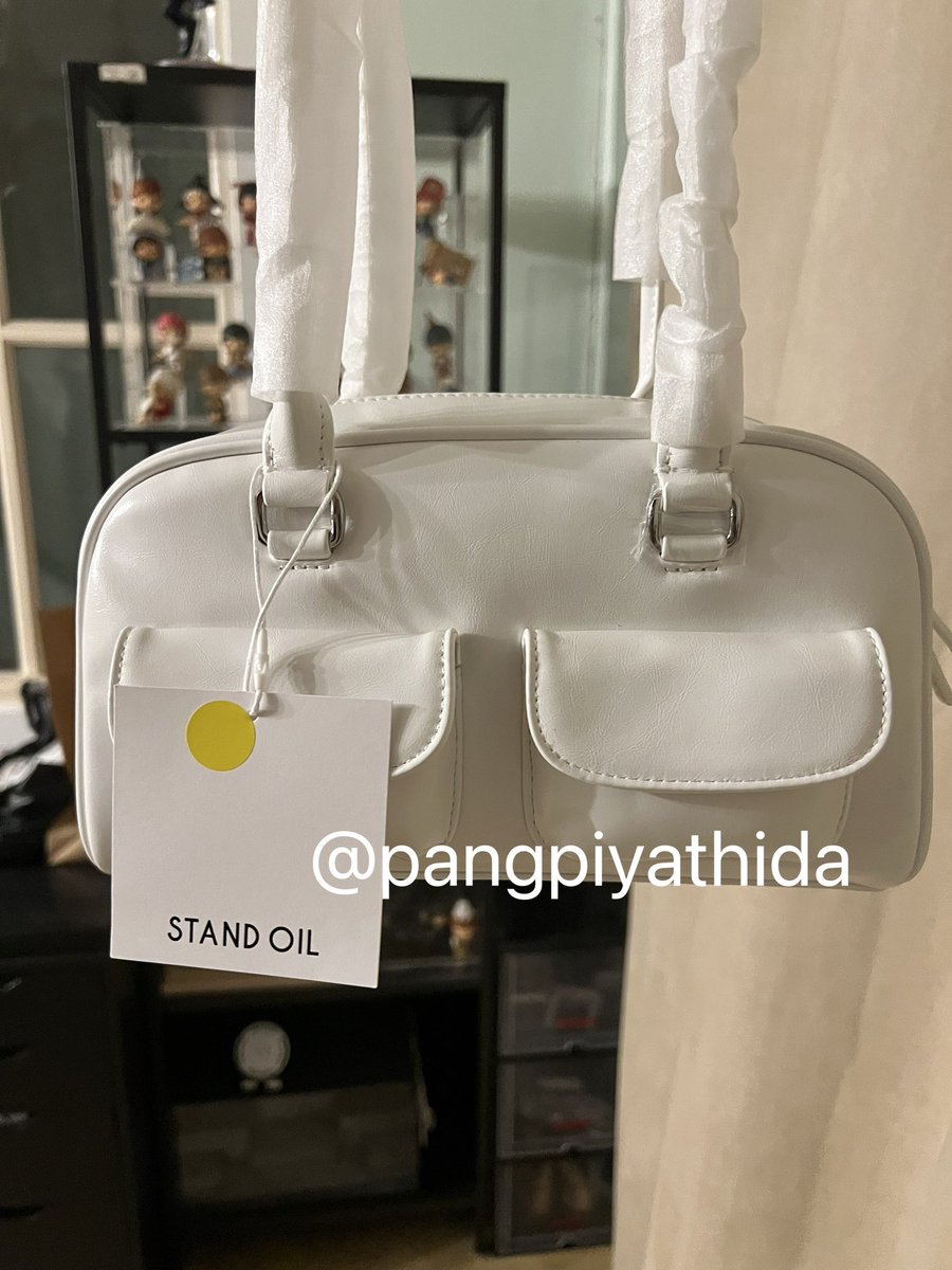 pangpiyathida's tweet photo. ขาย กระเป๋า Standoil chubby bag สีขาว ค่ะ

📌 หิ้วจากรอบ defect ที่เกาหลี
น้องไม่มีตำหนิใดๆเลยคับบ 
ของตามภาพ ยังไม่ได้ใช้งาน

ราคา 1,800 รวมส่ง ❣️
 เพิ่มเติมได้ค่ะ

#standoil #กระเป๋ามือสอง #กระเป๋าแบรนด์เนม #พรีออเดอร์เกาหลี #standoilthailand #กระเป๋าสะพายข้าง #กระเป๋า #ส่งต่อ https://t.co/JcXq7dlTjD