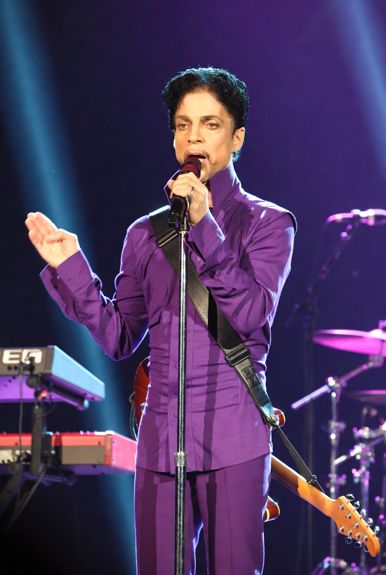 PilpilMusic's tweet photo. When Prince turned his name into a symbol, he didn’t just reinvent himself—he redefined artistic freedom. 💜 A story of courage, creativity, and control.
#Prince #MusicHistory #FreedomToCreate #ArtistRights #PurpleLegend
READ MORE: https://t.co/kfaAmaUKSU https://t.co/Q8m3PiC6ln