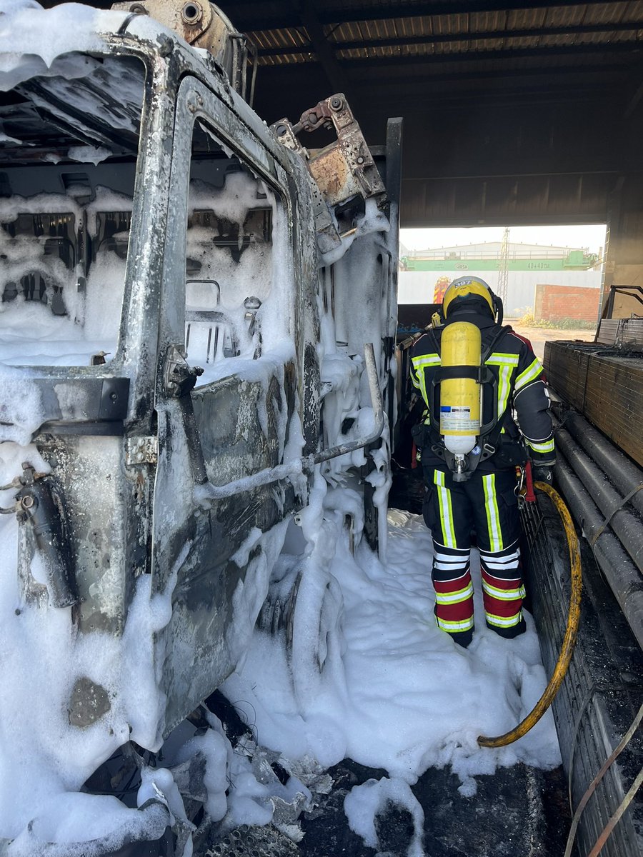 Ser bombero o trabajar de bombero.. 
feliz día a todos los bomberos!! 👨‍🚒 💪🏼