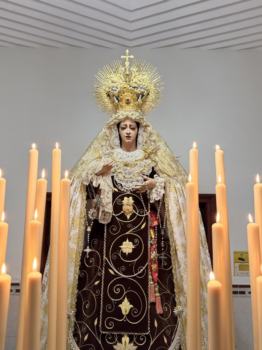 lagrimas_carmen's tweet photo. SALIDA PROCESIONAL | Así amanece María Santísima Lágrimas del Carmen entronizada y esperando la hora de su Salida Procesional para bendecir las calles de su BARRIO.

#CofradiasMLG
#VisperasMLG
#lagrimasdelcarmen
#azucenadehuelin
#Huelin https://t.co/sDwI9Uyf2G