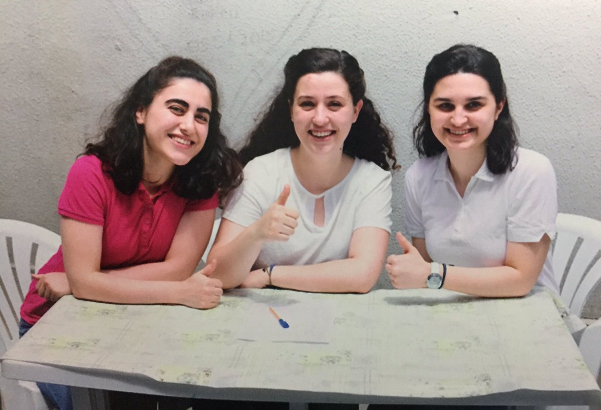 10 yıl olacak  bu genç kızlar içeri gireli
10 yıl.. Düşüncesi bile insanın içini titretiyor 
Onlar sadece askeri öğrenciydi
O gecenin faturası bu 3 genç kıza kesildi
Bu ülke size bir gençlik ve elinizden alınan ideallerinizi borçlu
#8MartDünyaKadınlarGünü'nüz kutlu olsun